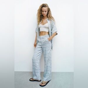 Zara-Blue & White Geometric Print Satin Like Oversized Button Down (Size:Medium)